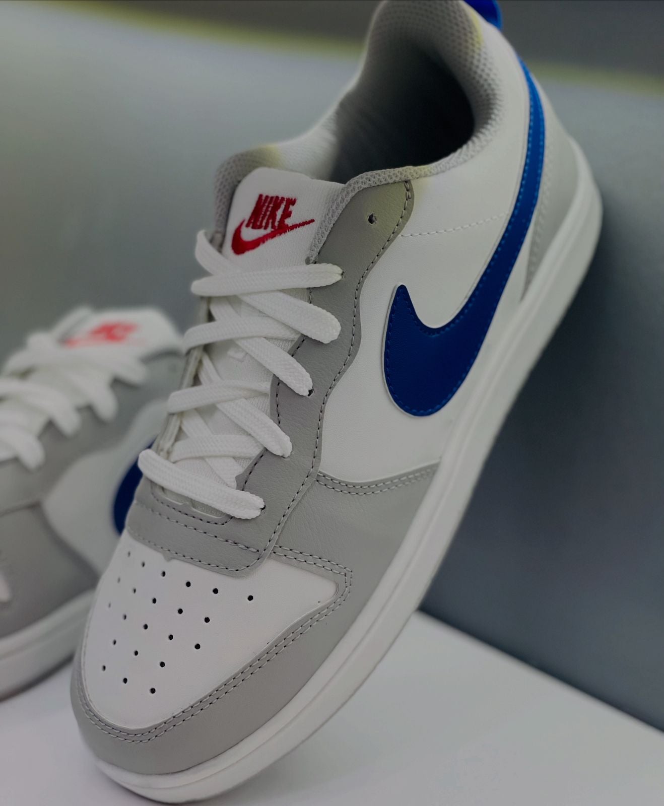 Tênis Nike Court Borough - Cinza e azul