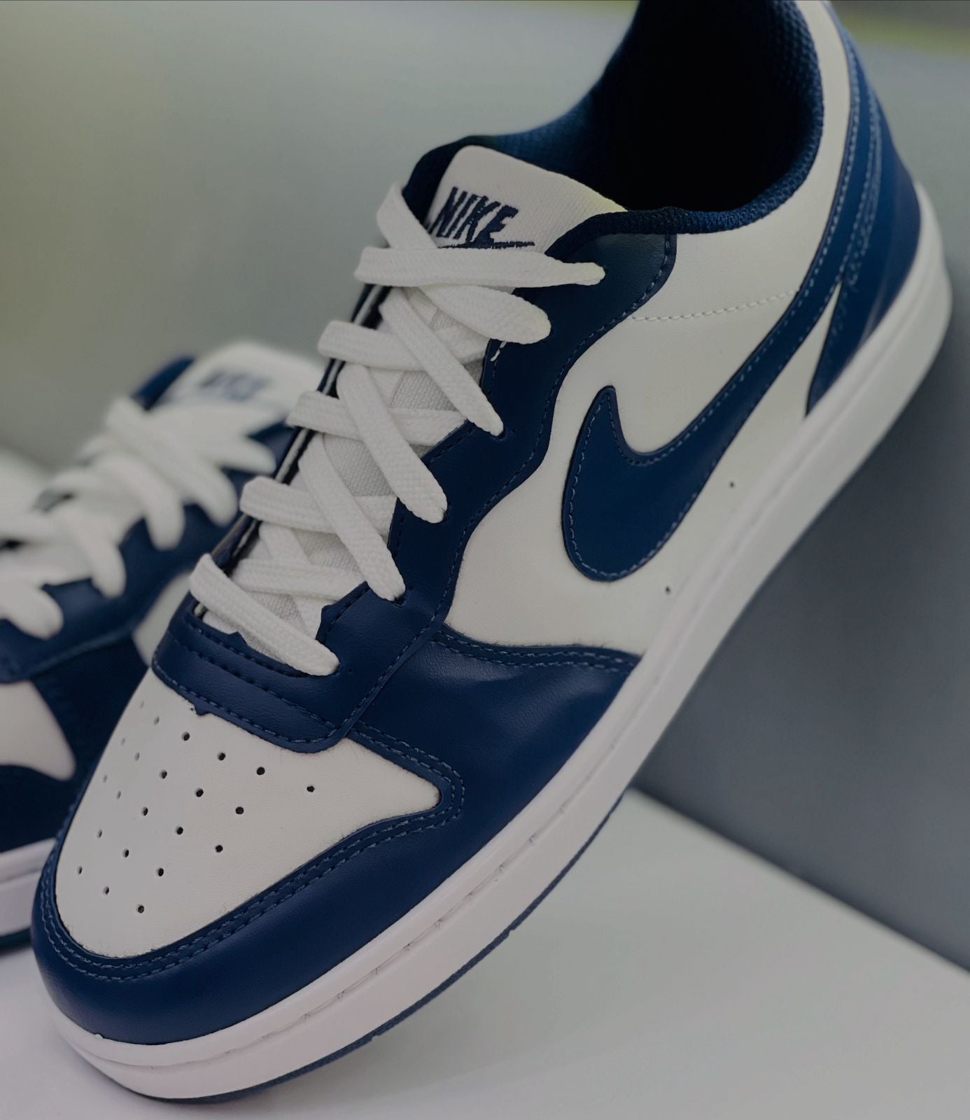 Tênis Nike Court Borough - Azul e Branco