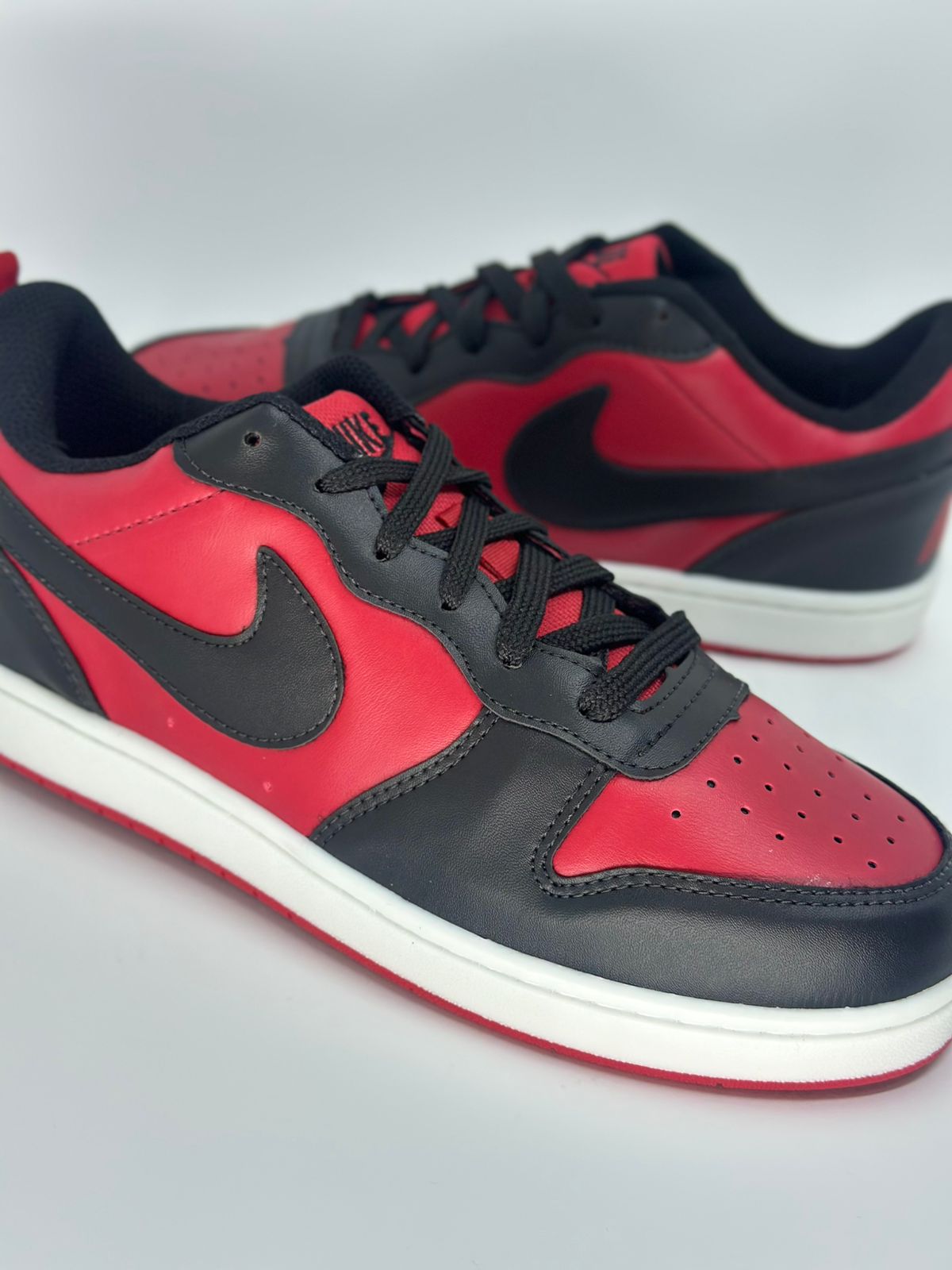 Tênis Nike Court Borough - Preto e Vermelho