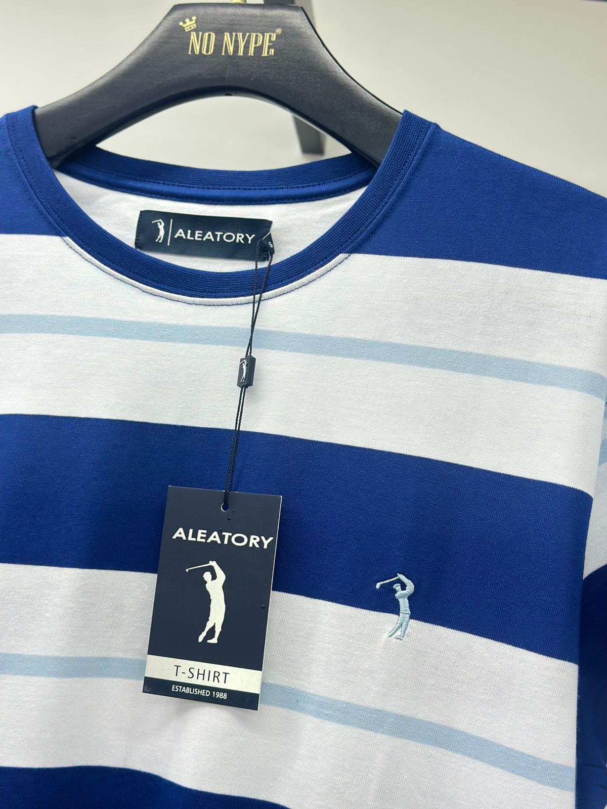 Camiseta Listrada Aleatory Ash - Azul e Branco