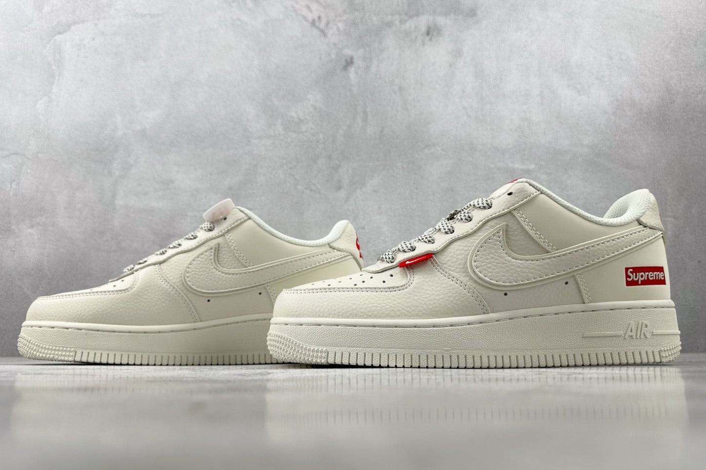 Tênis Nike Air Force 1 Low x Supreme  - Triple White Heritage