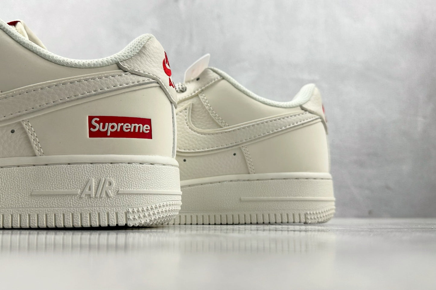 Tênis Nike Air Force 1 Low x Supreme  - Triple White Heritage