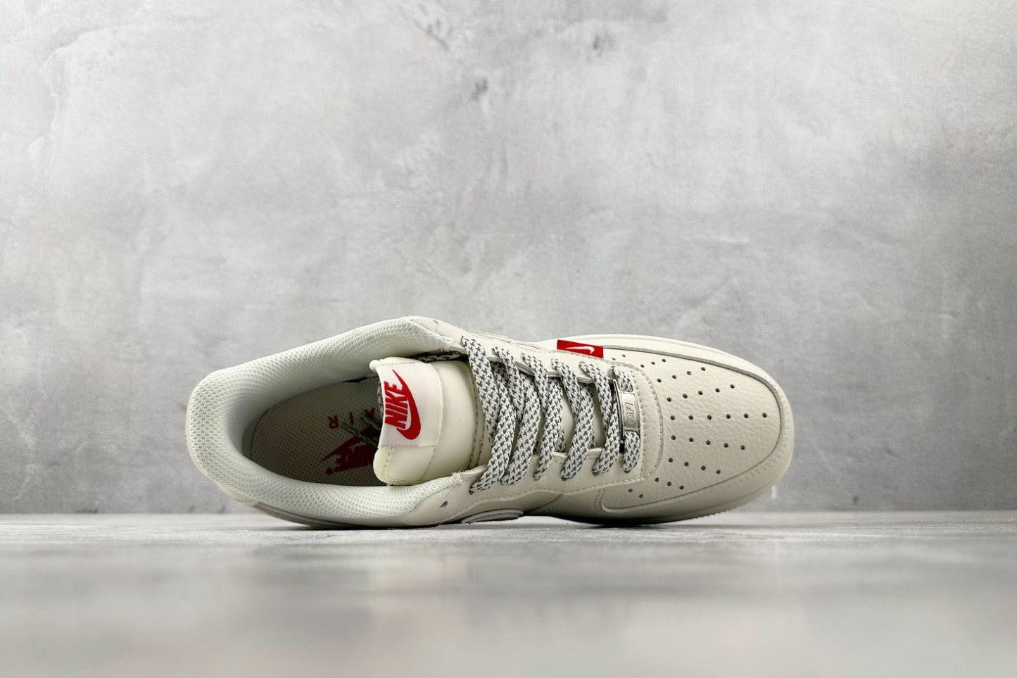 Tênis Nike Air Force 1 Low x Supreme  - Triple White Heritage