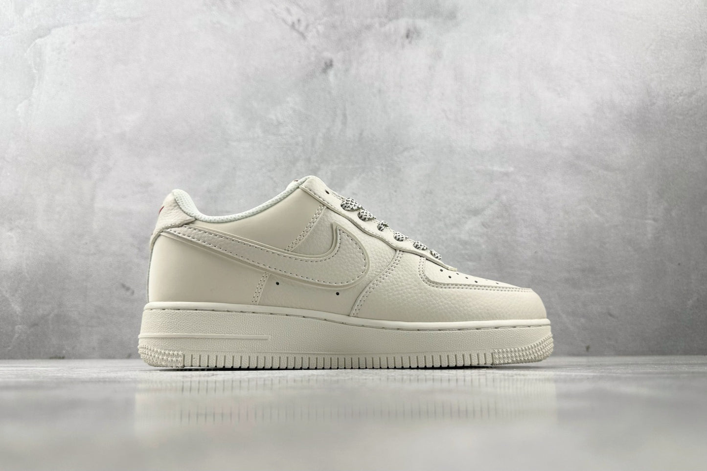 Tênis Nike Air Force 1 Low x Supreme  - Triple White Heritage