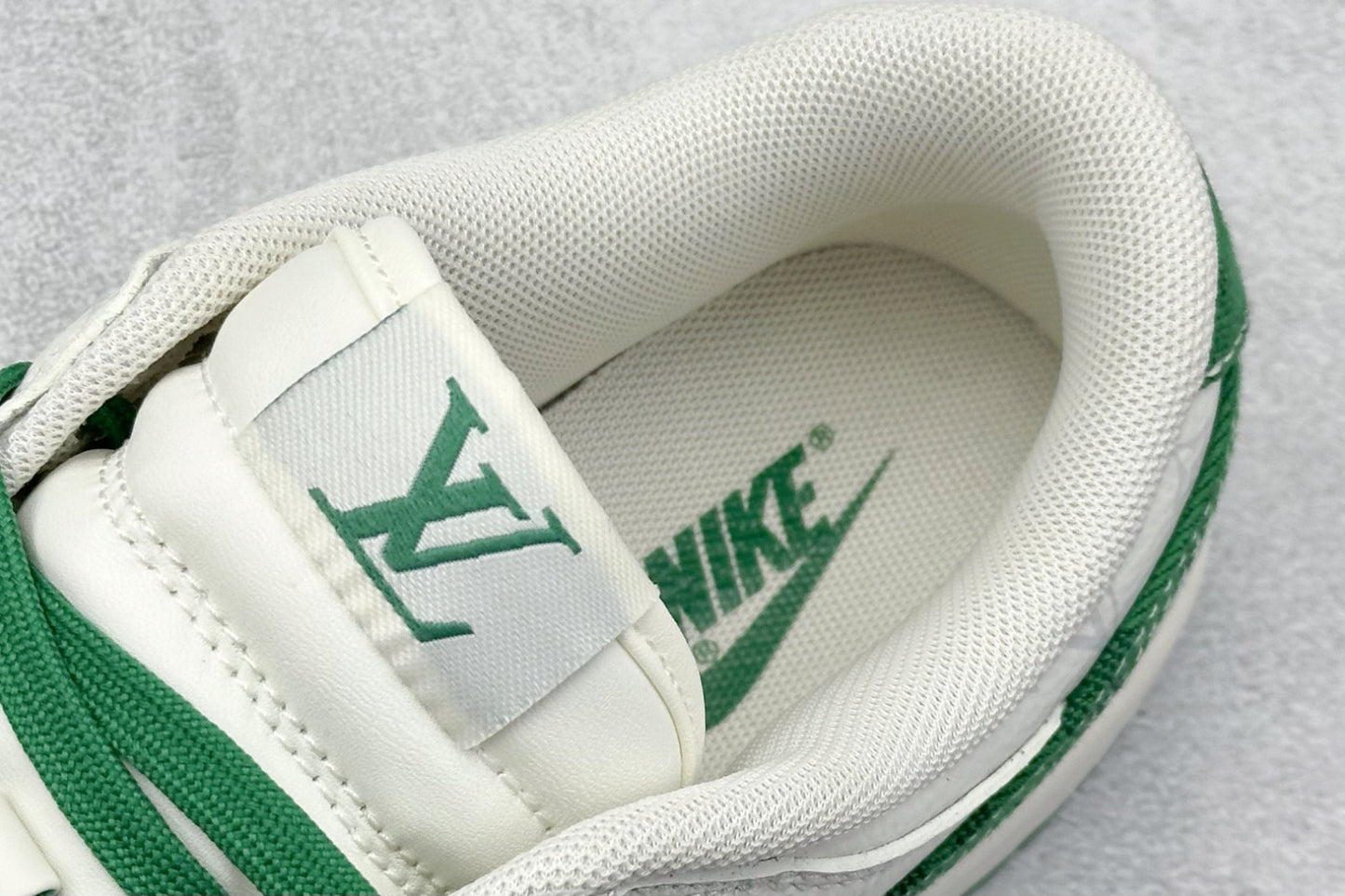 Tênis Nike Dunk Low x Louis Vuitton - Green Monogram