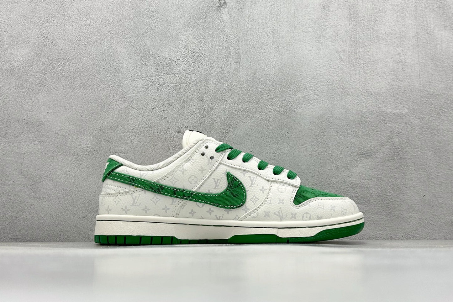 Tênis Nike Dunk Low x Louis Vuitton - Green Monogram