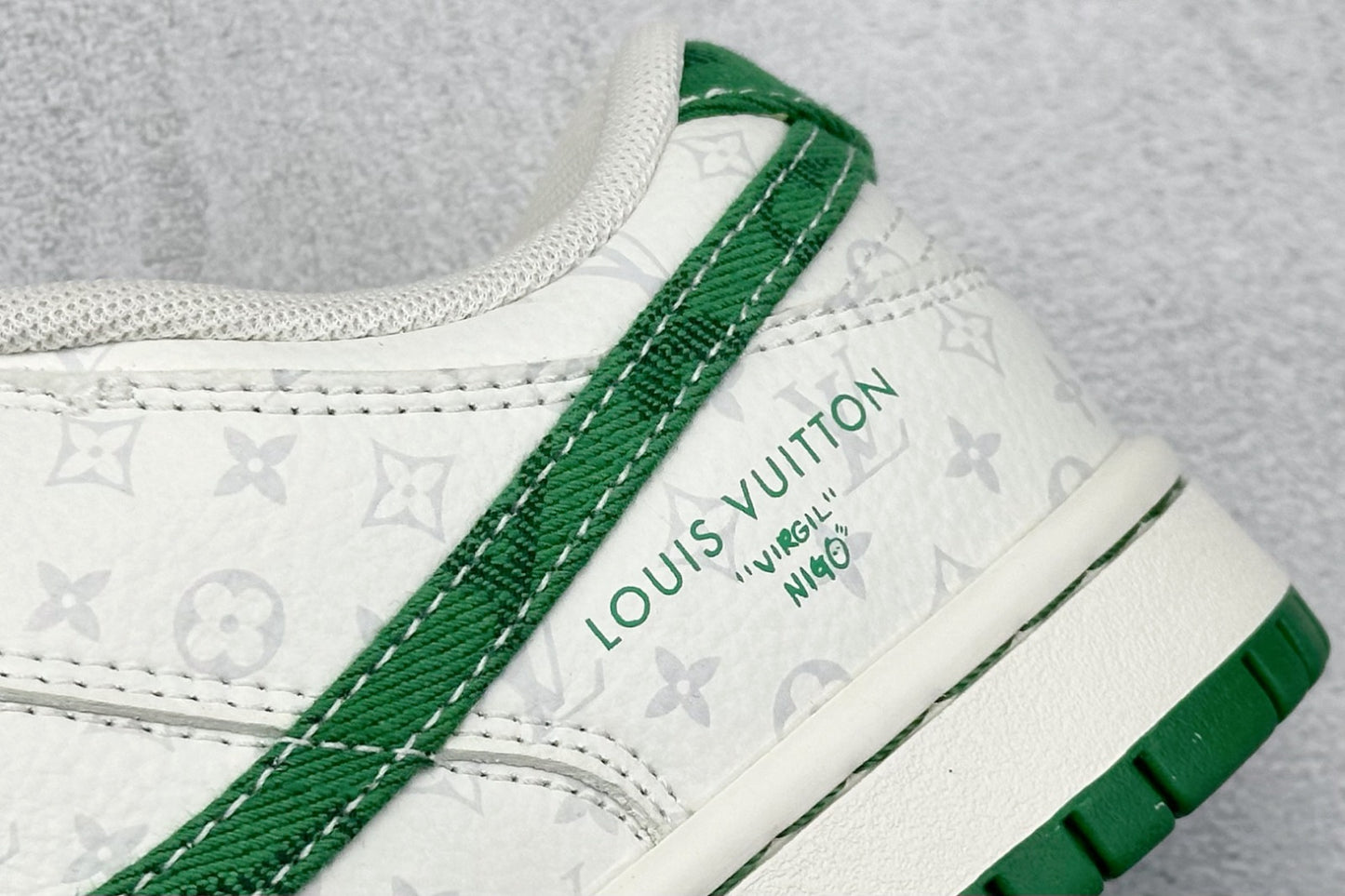Tênis Nike Dunk Low x Louis Vuitton - Green Monogram