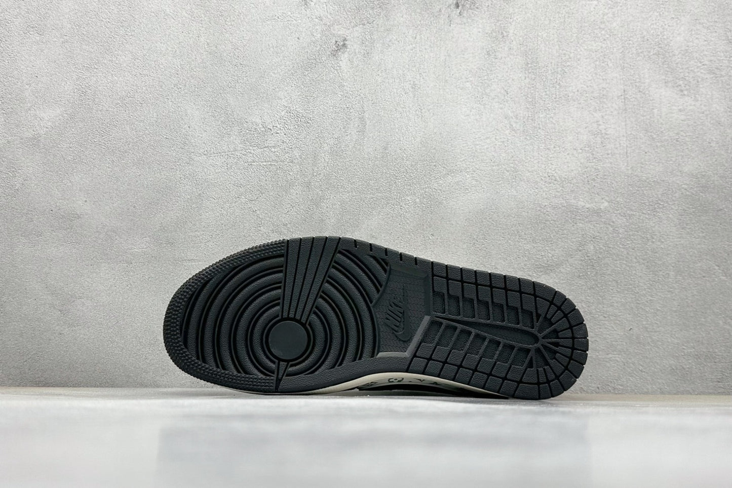 Tênis Nike Dunk Low x Louis Vuitton - Luxury Fusion