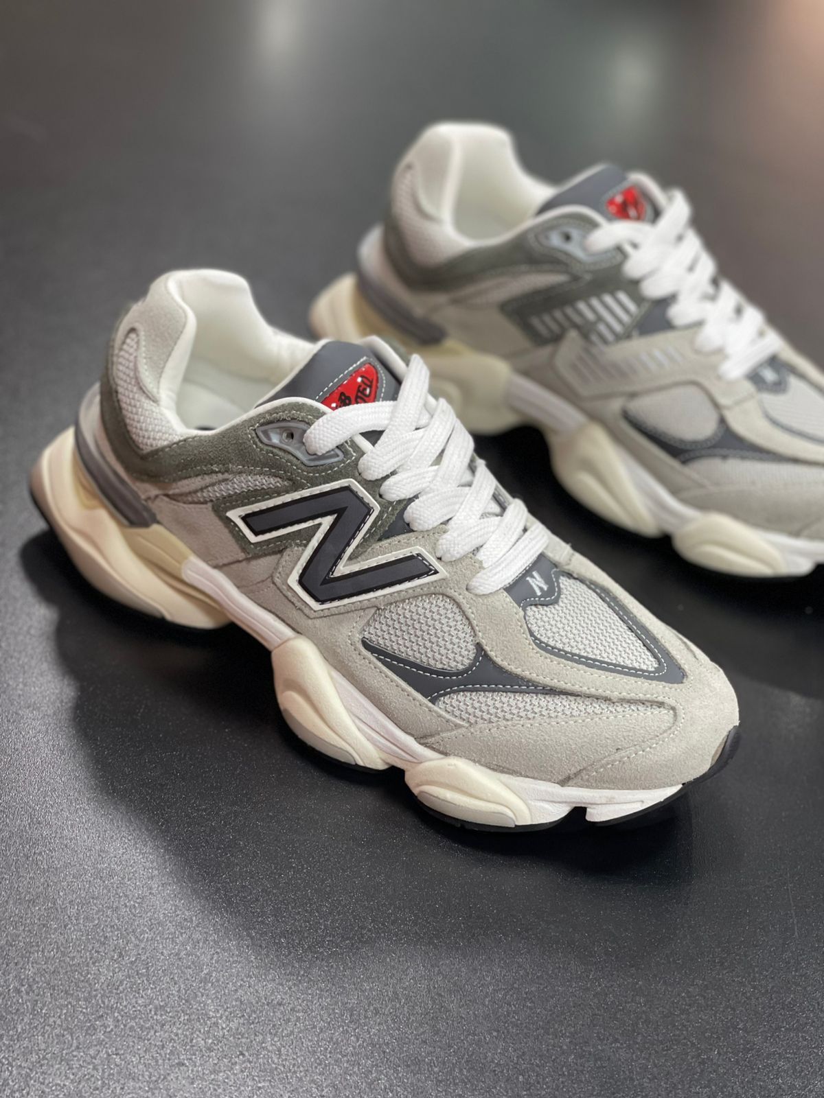 Tênis New Balance 9060 - Cinza