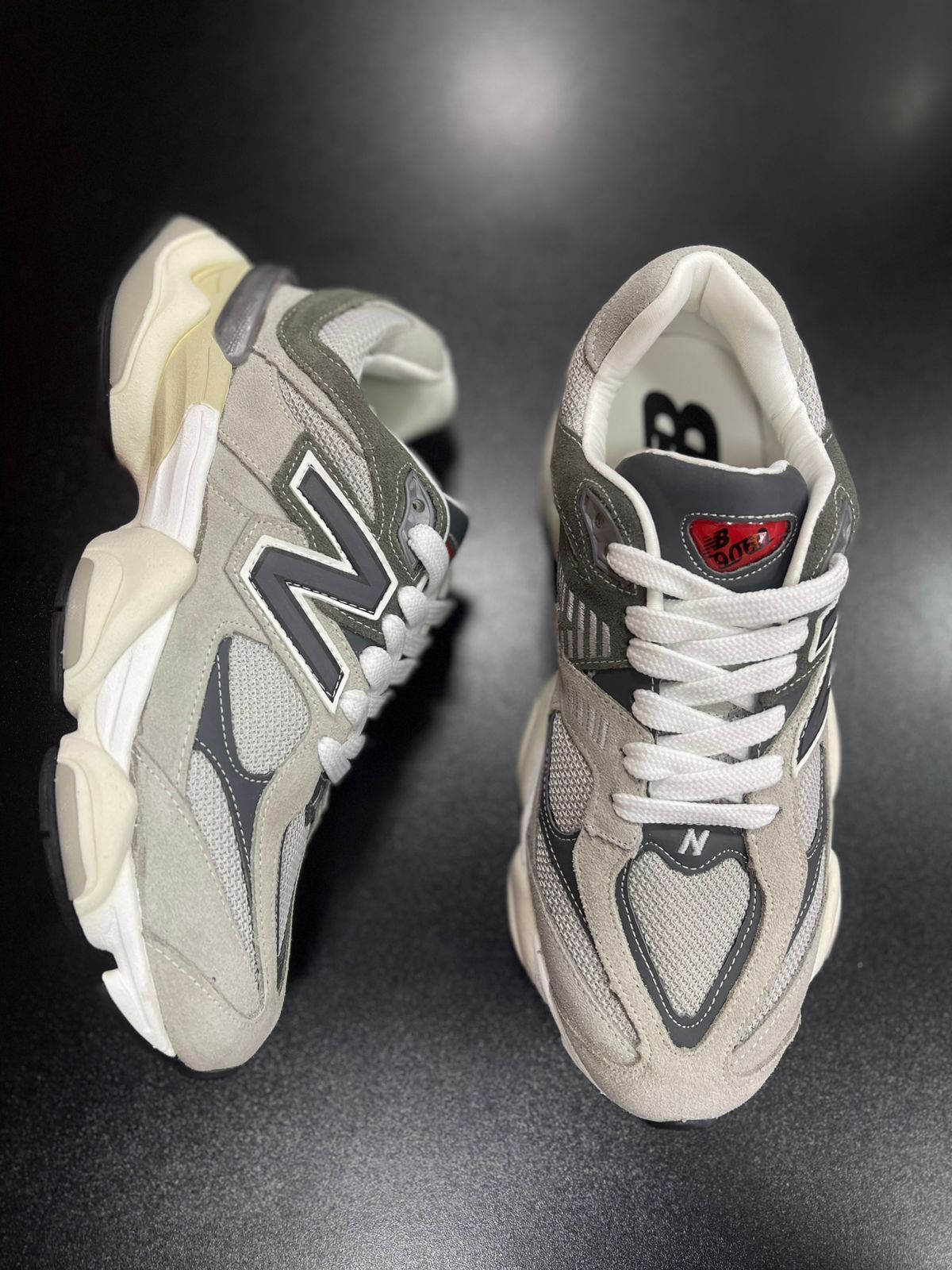 Tênis New Balance 9060 - Cinza