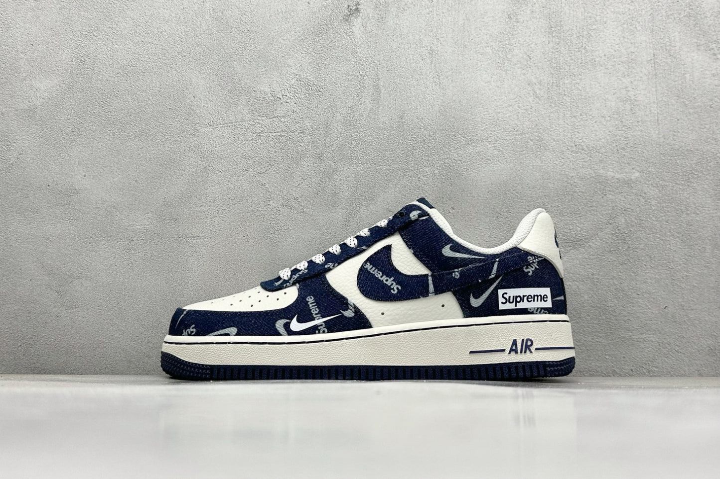 Tênis Nike Air Force 1 Supreme - Edition Black Denim