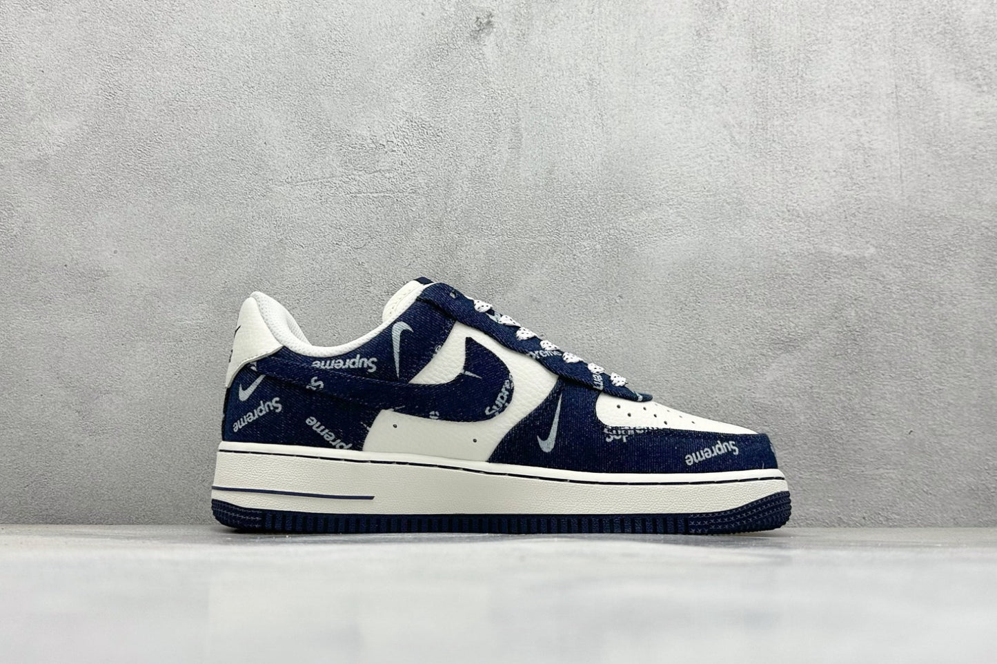 Tênis Nike Air Force 1 Supreme - Edition Black Denim