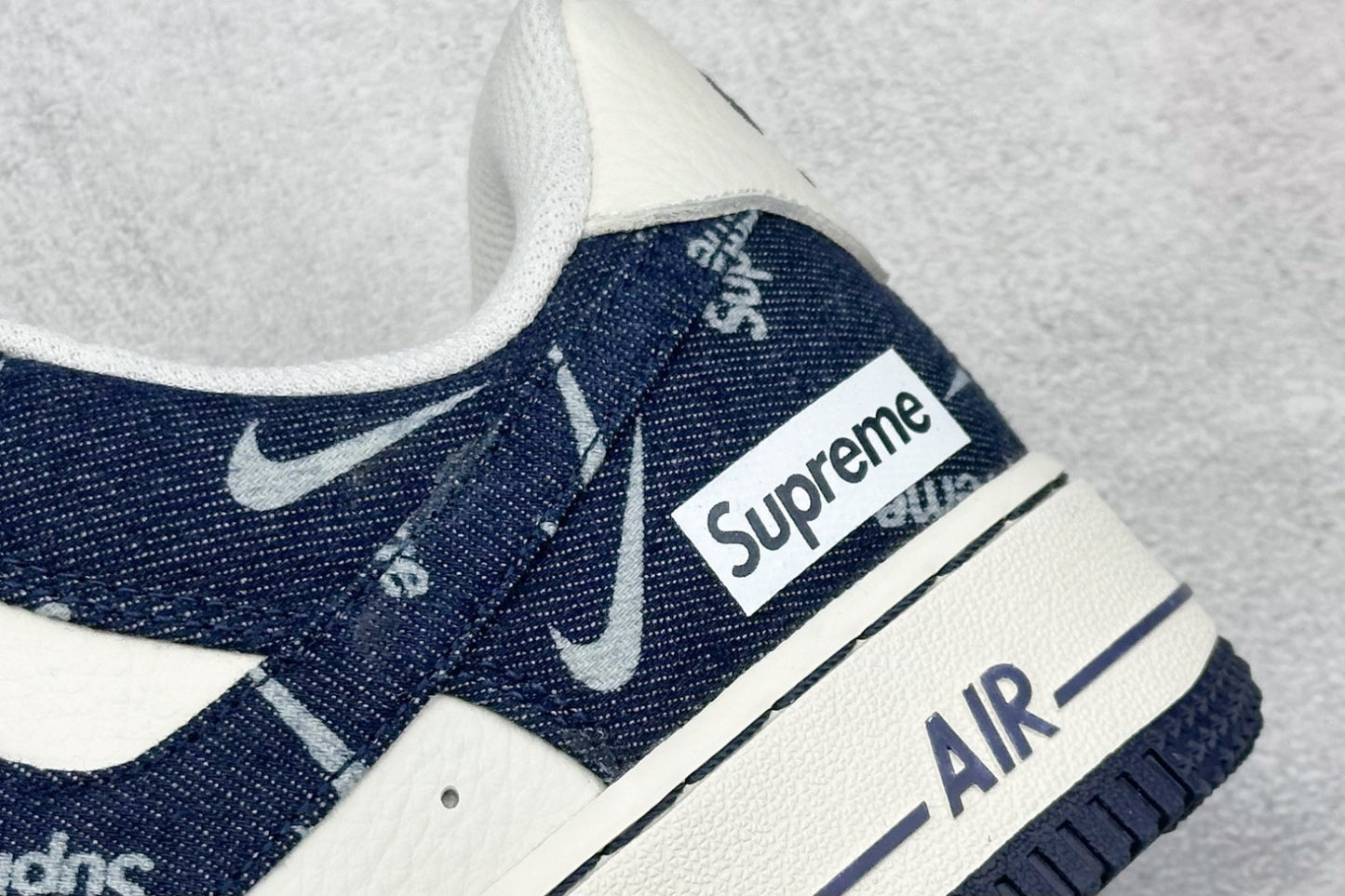 Tênis Nike Air Force 1 Supreme - Edition Black Denim