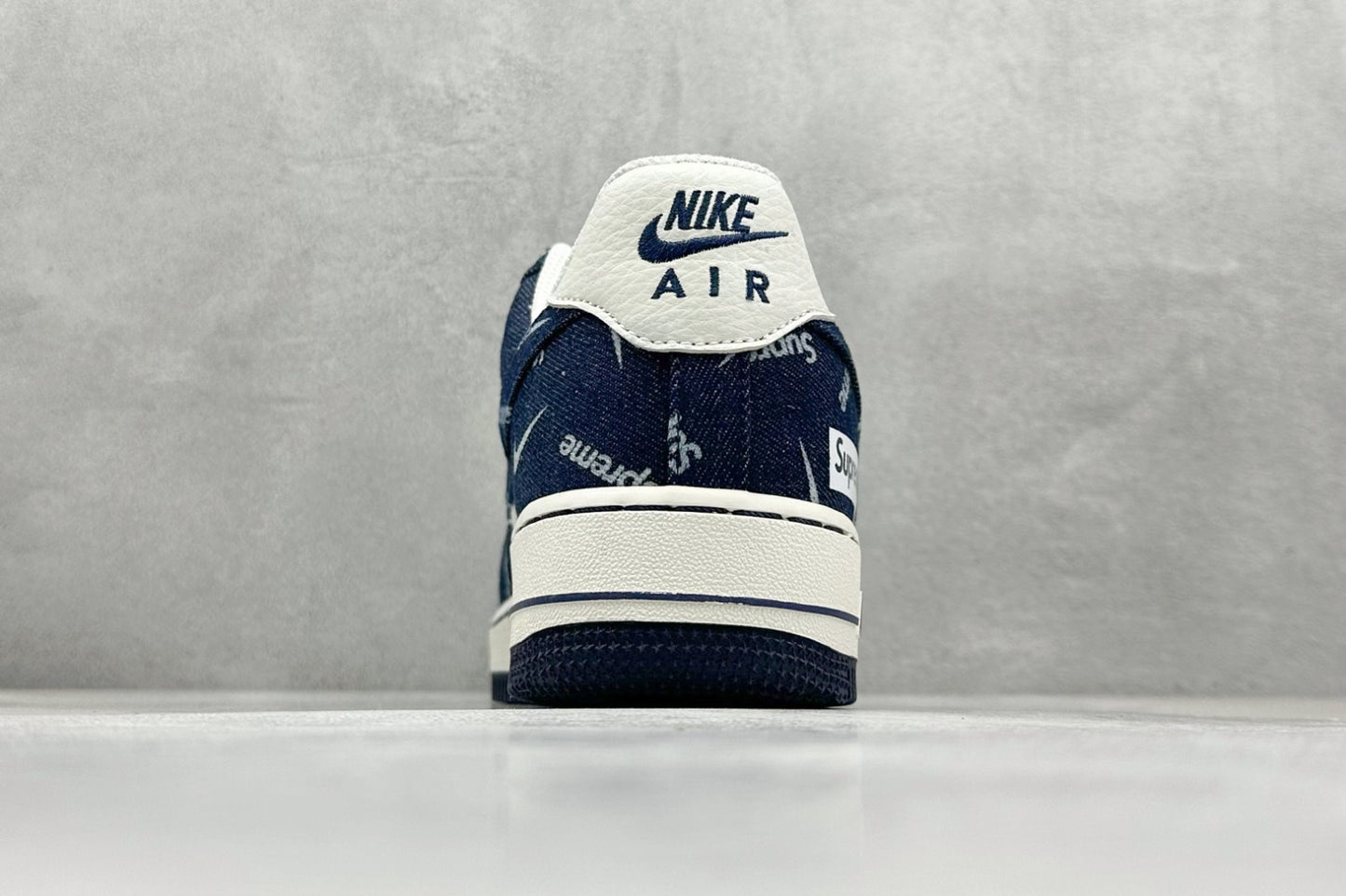 Tênis Nike Air Force 1 Supreme - Edition Black Denim