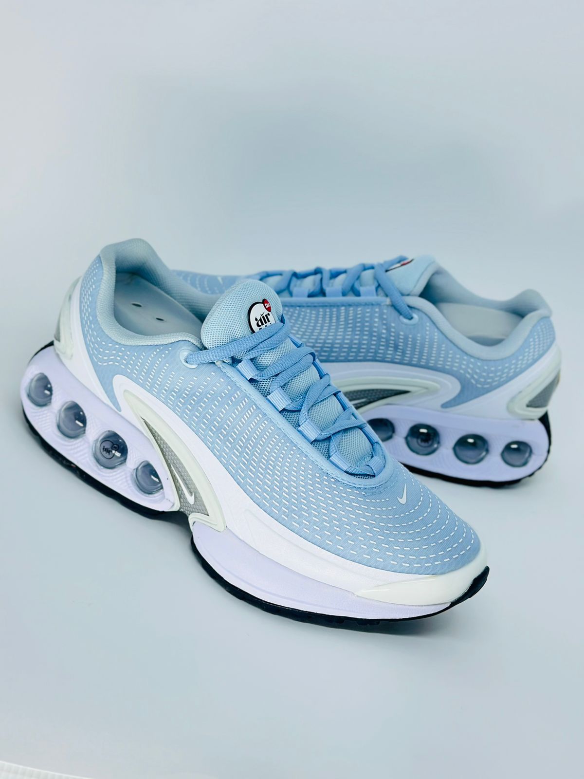 Tênis Nike Air Max DN - Azul e Branco