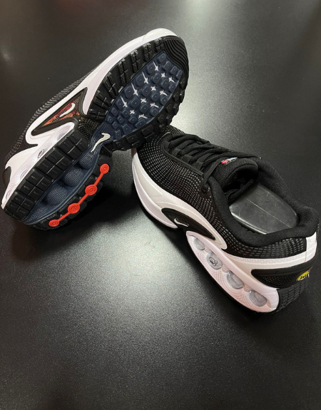 Tênis Nike Air Max DN - Preto e Branco