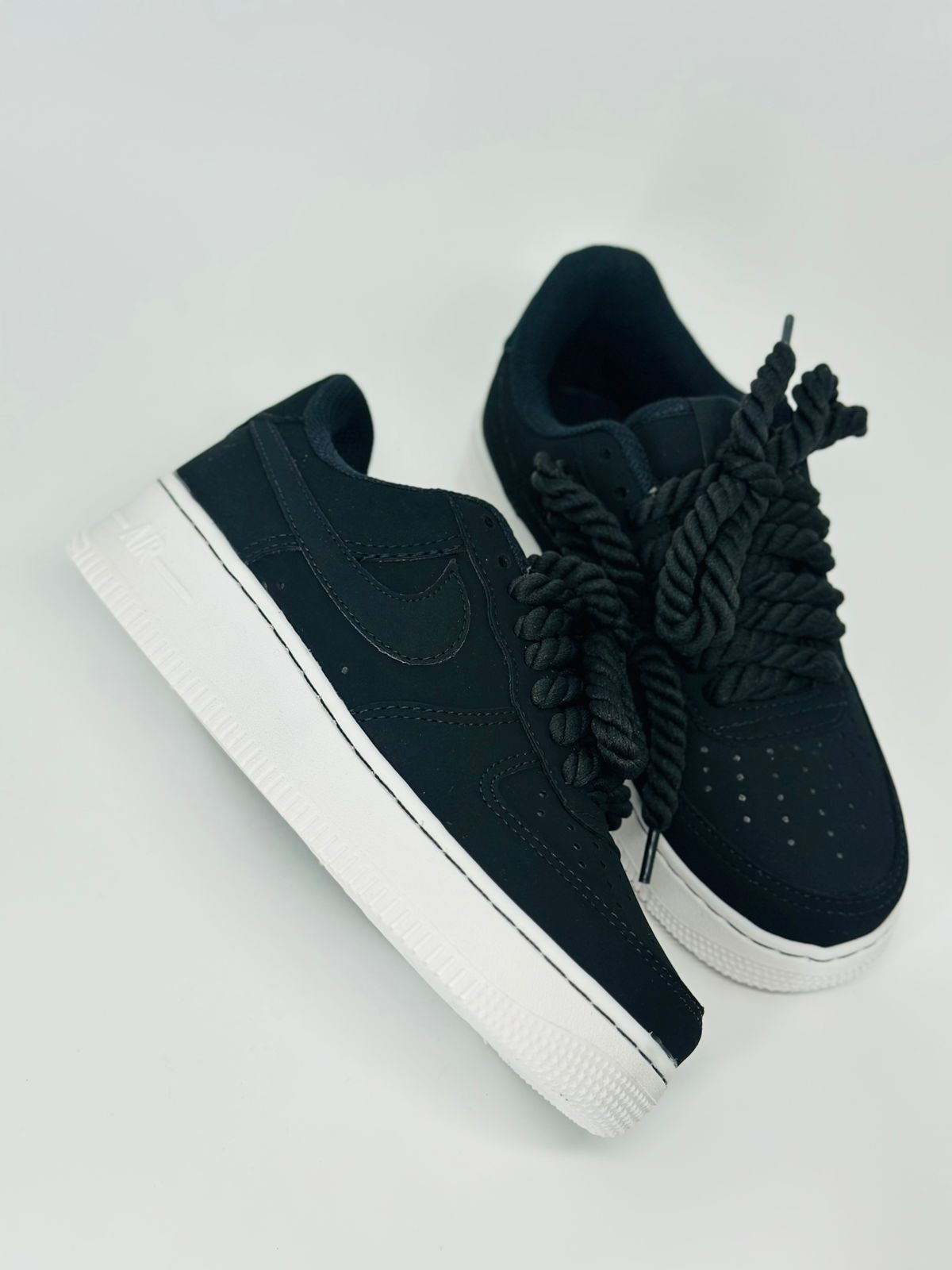 Tênis Nike Air Force 1- Preto(Cadarço Grosso)