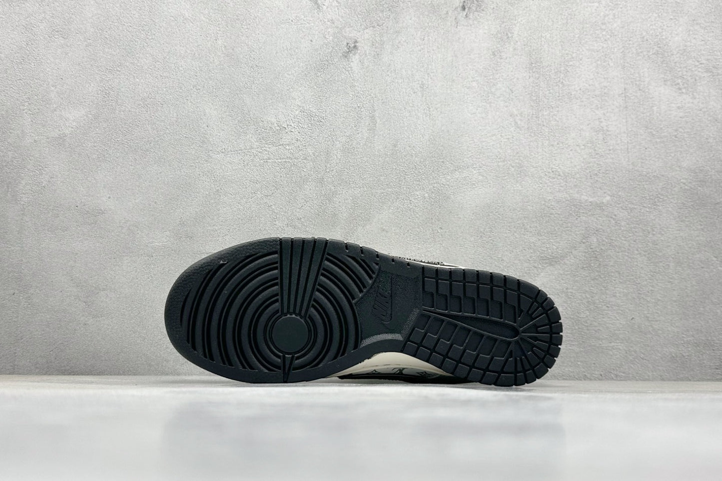 Tênis Nike Dunk Low x Louis Vuitton (Curated by Nigo) - Edition Black Denim