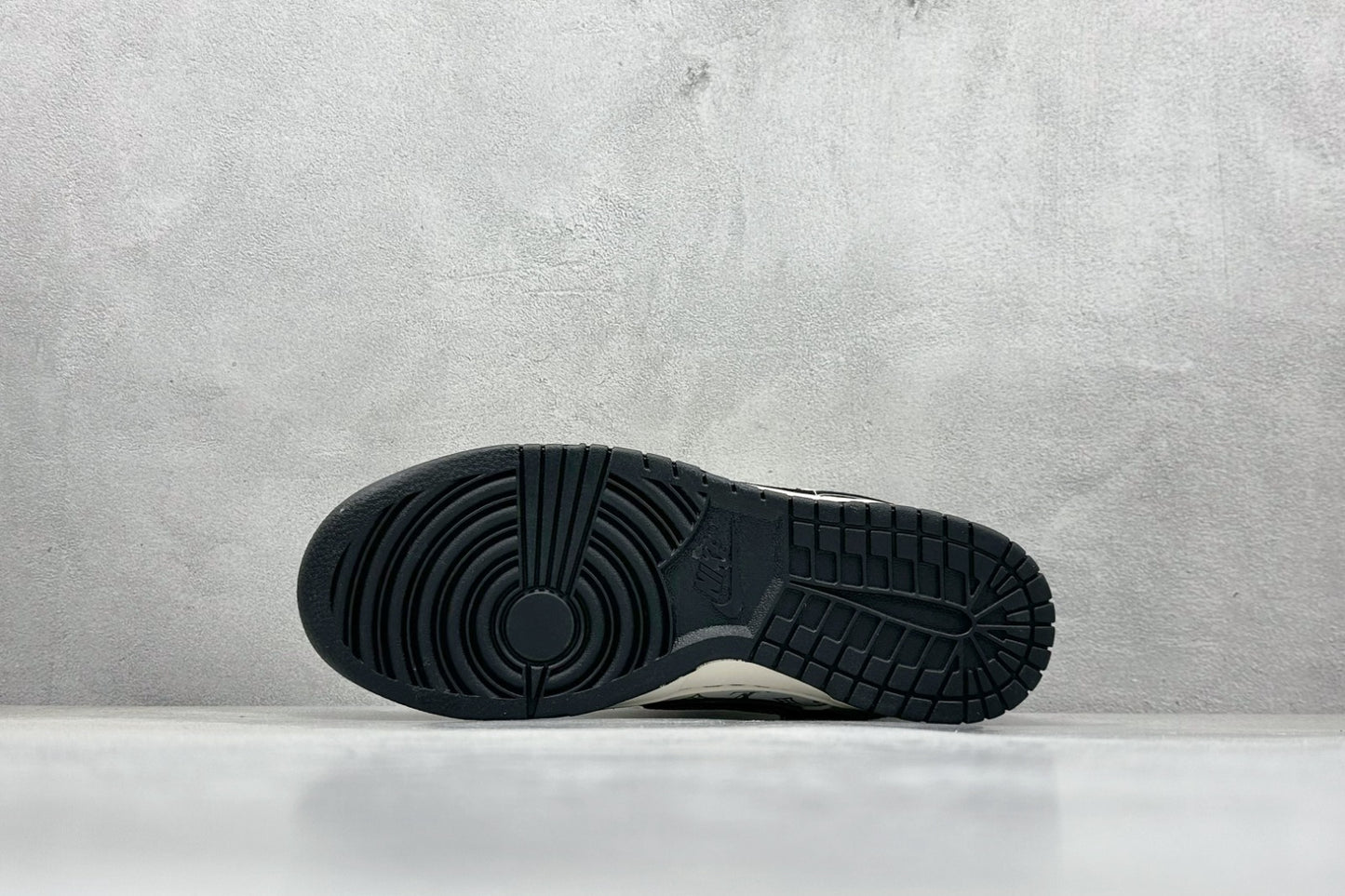 Tênis Nike Dunk Low x Louis Vuitton "Virgil & Nigo" – Monogram Shadow Edition