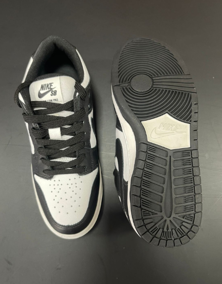 Tênis Nike Dunk Low Retro - Preto e Branco