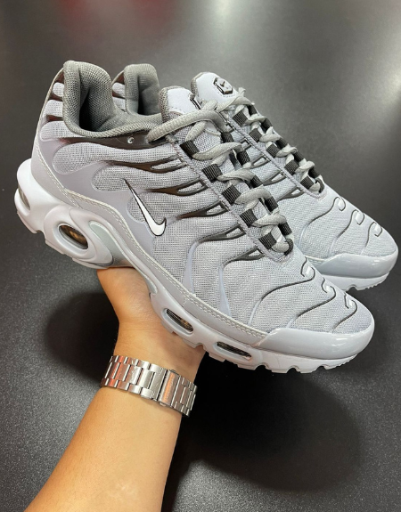 Tênis Nike Air Max Plus TN - Cinza