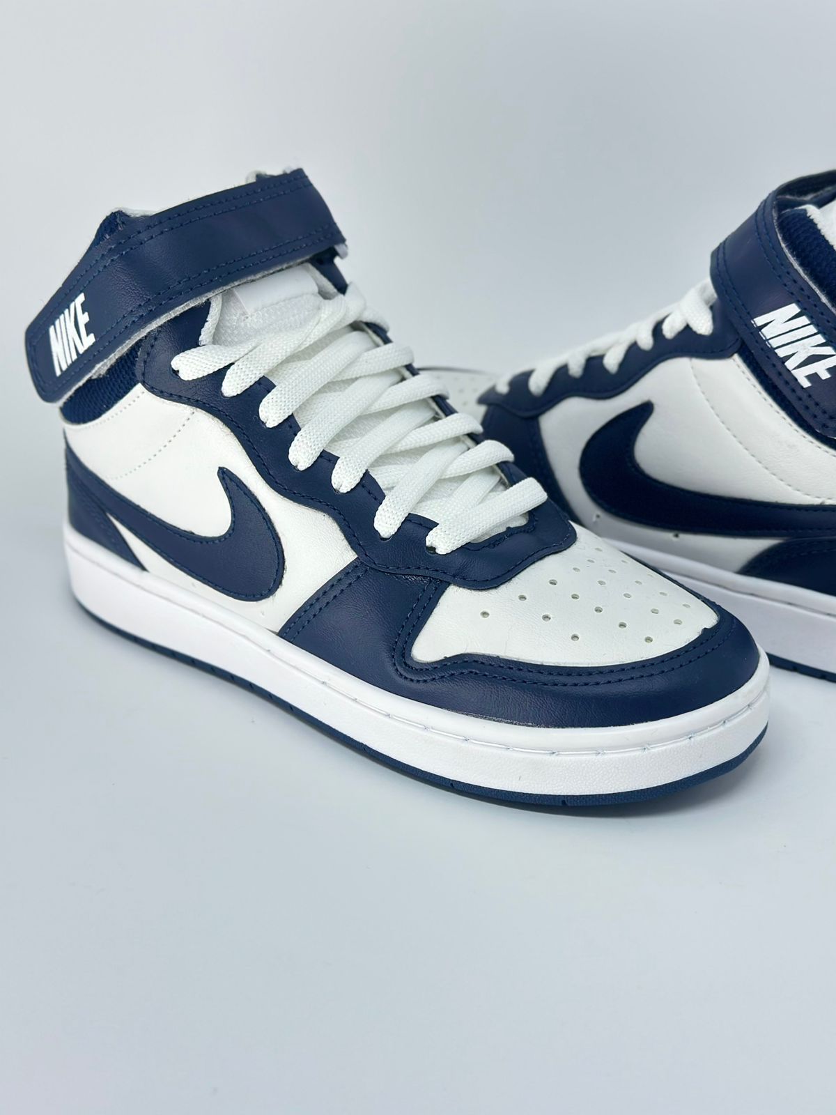 Tênis Nike Court Borough MID - Azul e Branco