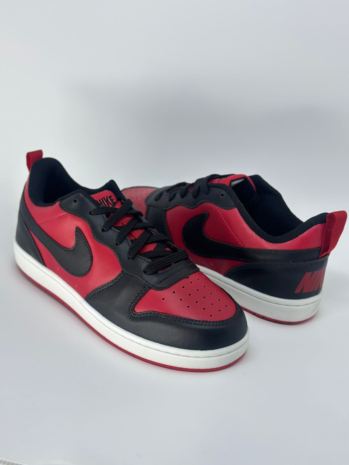 Tênis Nike Court Borough  - Preto e Vermelho
