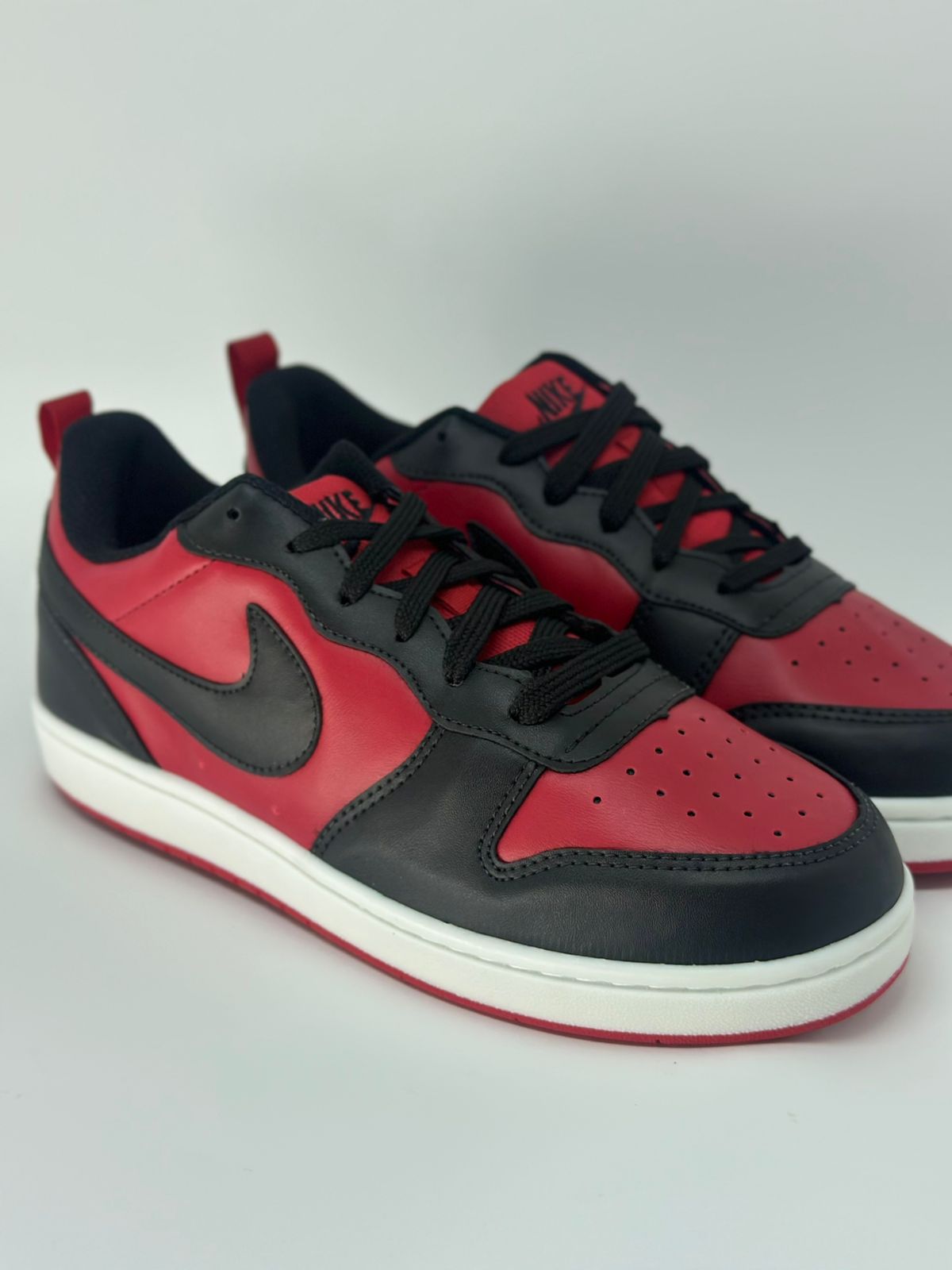 Tênis Nike Court Borough  - Preto e Vermelho