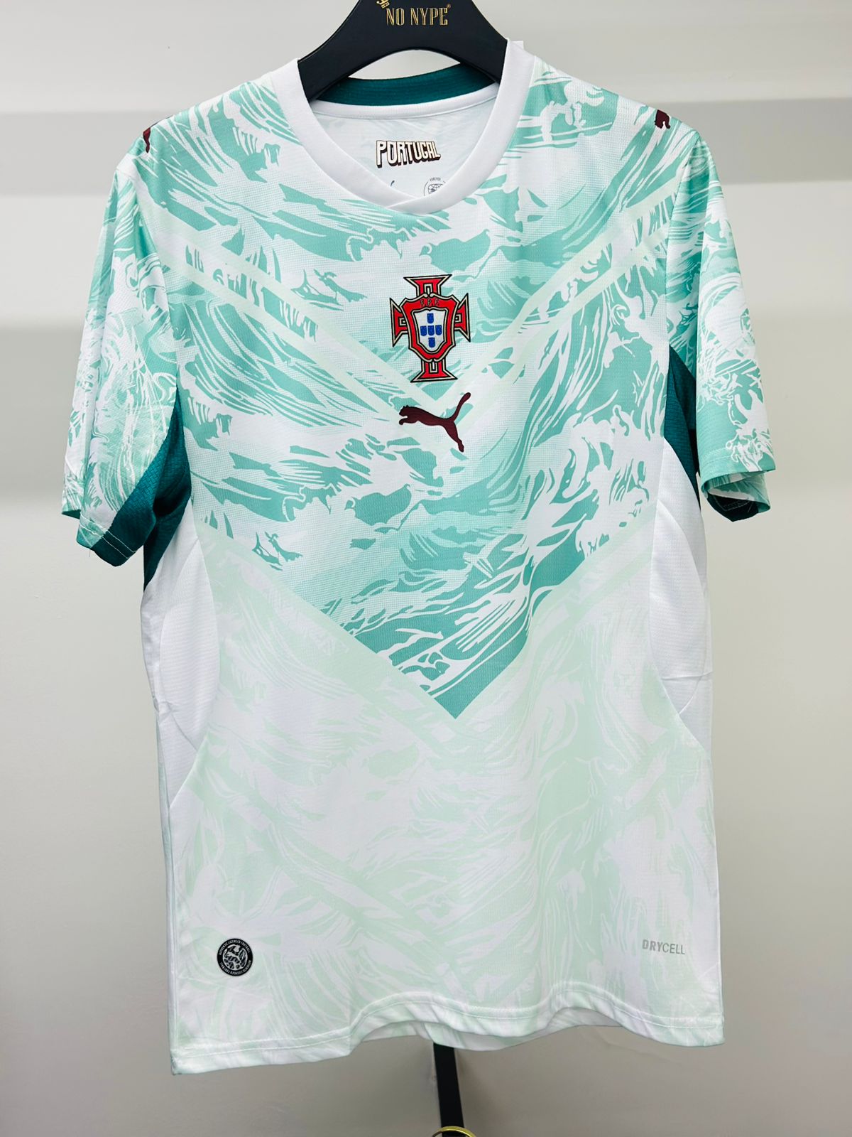 Camisa Seleção de Portugal - Copa do Mundo 2026  - Modelo Torcedor - Verde e Branco