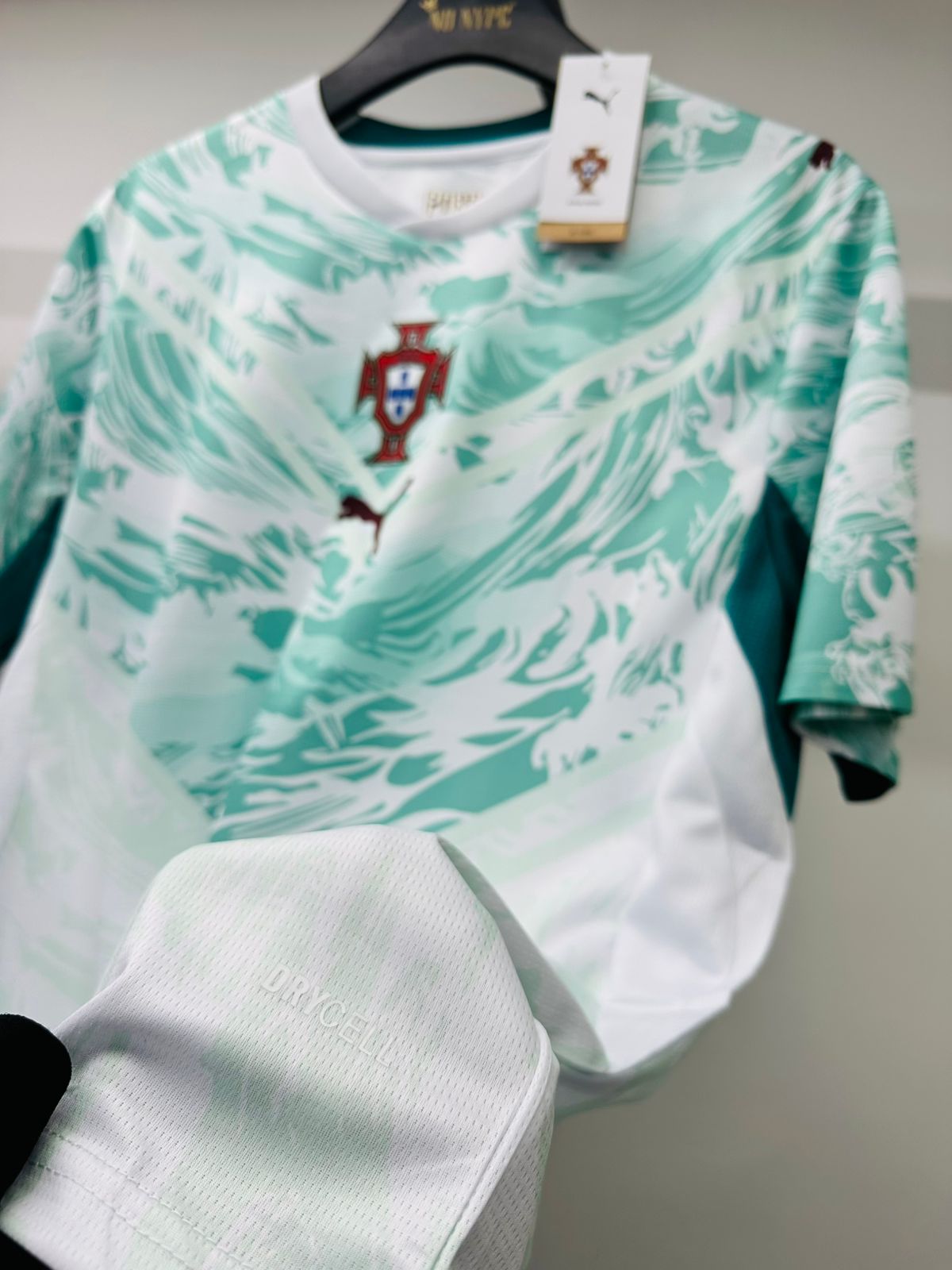 Camisa Seleção de Portugal - Copa do Mundo 2026  - Modelo Torcedor - Verde e Branco