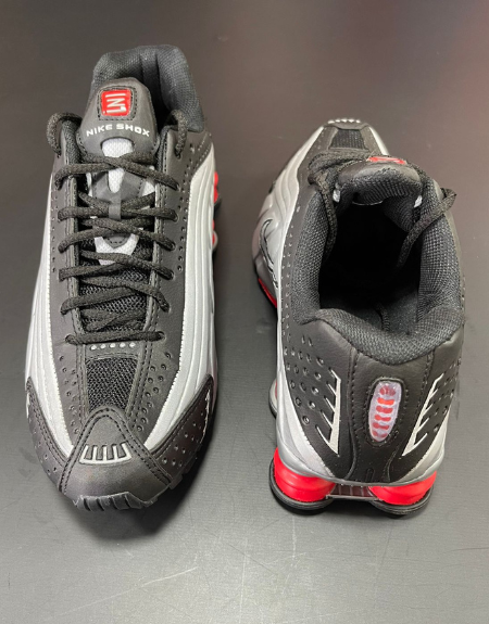 Tênis Nike Shox R4 - Preto, Cinza e Vermelho