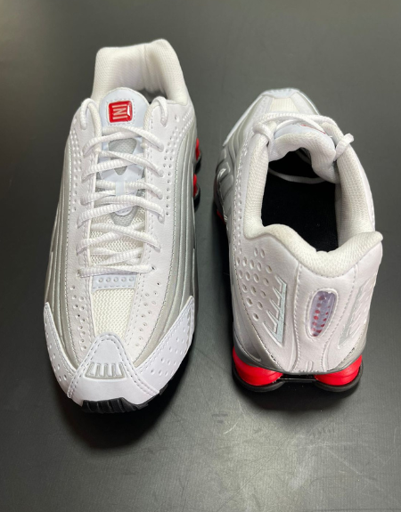 Tênis Nike Shox R4 - Branco, Cinza e Vermelho