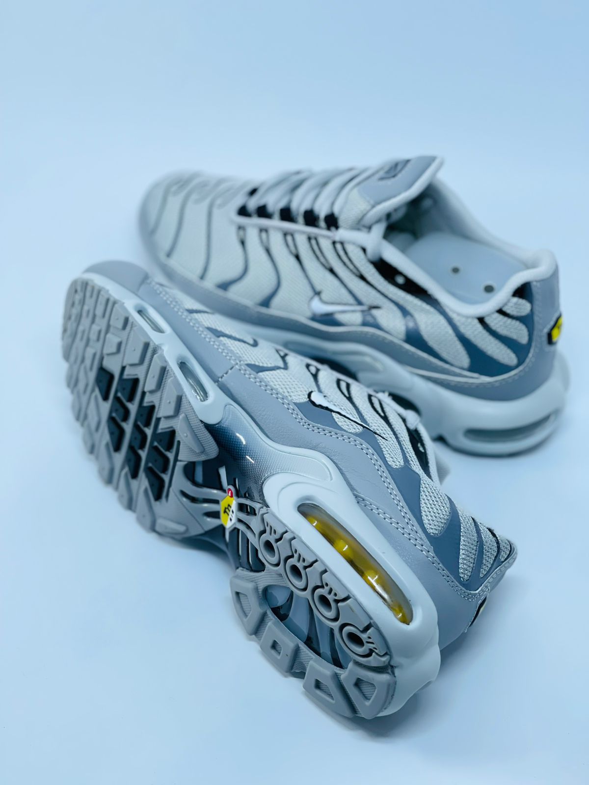 Tênis Nike Air Max Plus TN - Cinza II