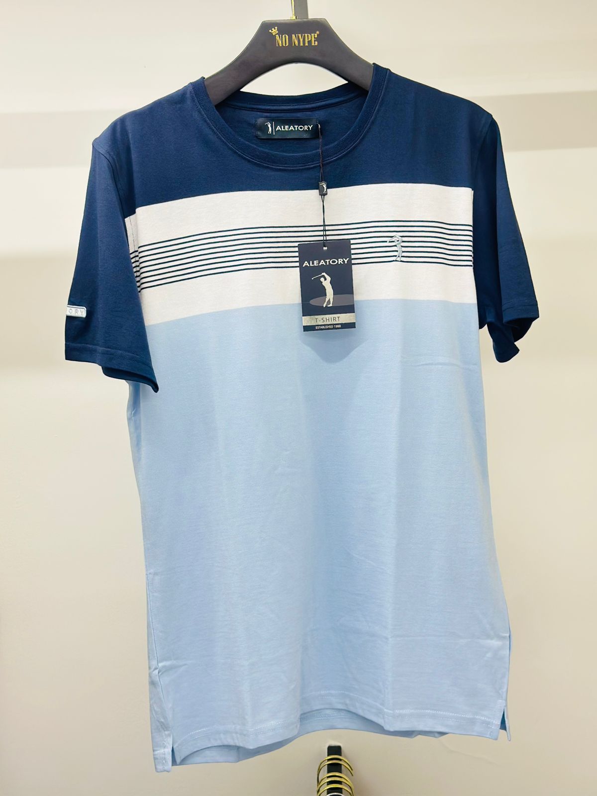 Camiseta Listrada Aleatory  - Azul Claro e Escuro