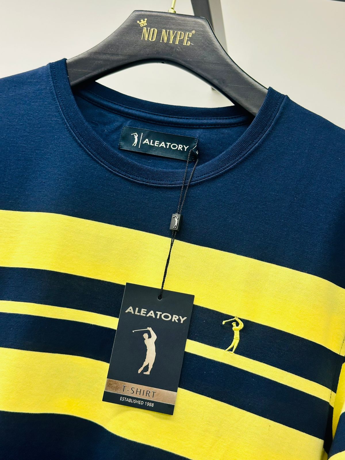Camiseta Listrada Aleatory Braid  - Marinho e Amarelo