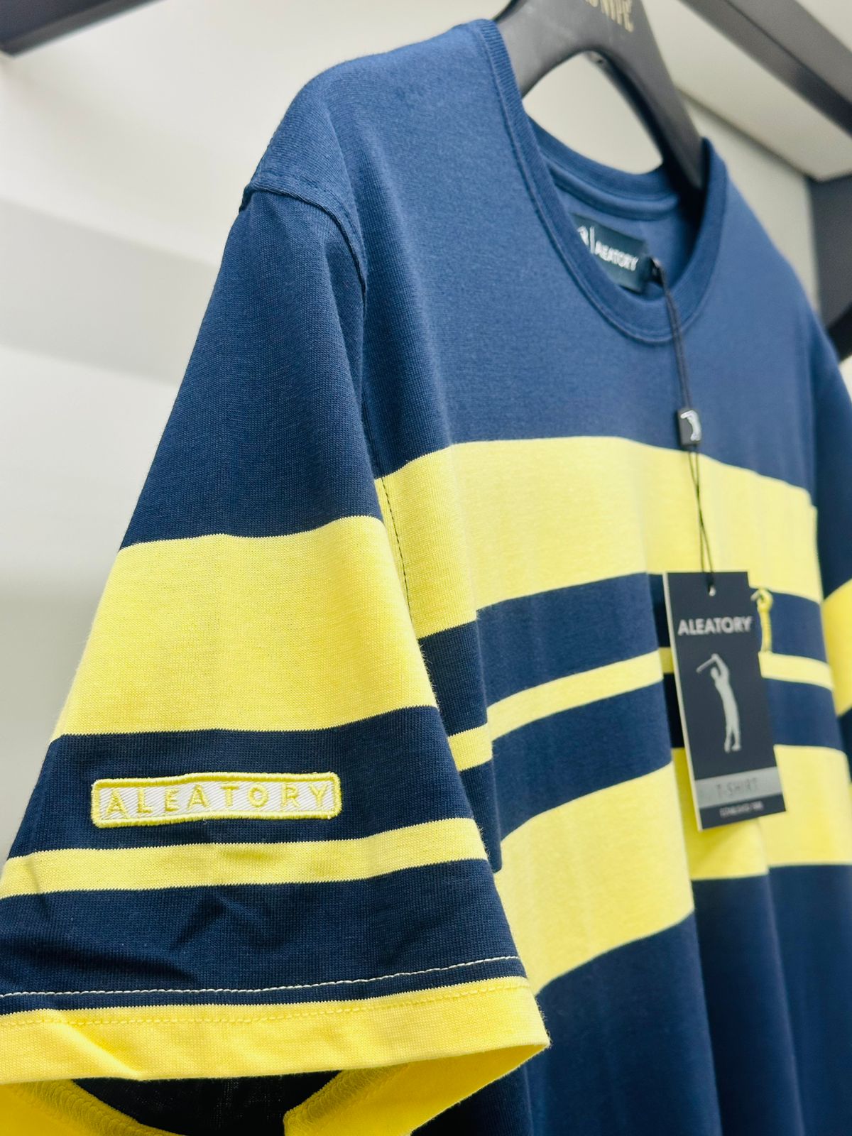 Camiseta Listrada Aleatory Braid  - Marinho e Amarelo