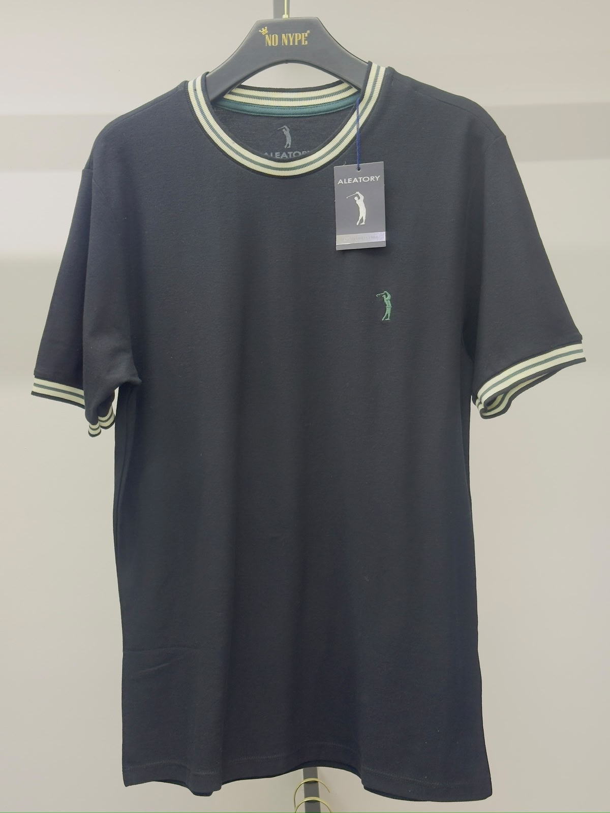 Camiseta Listrada Aleatory  - Preto