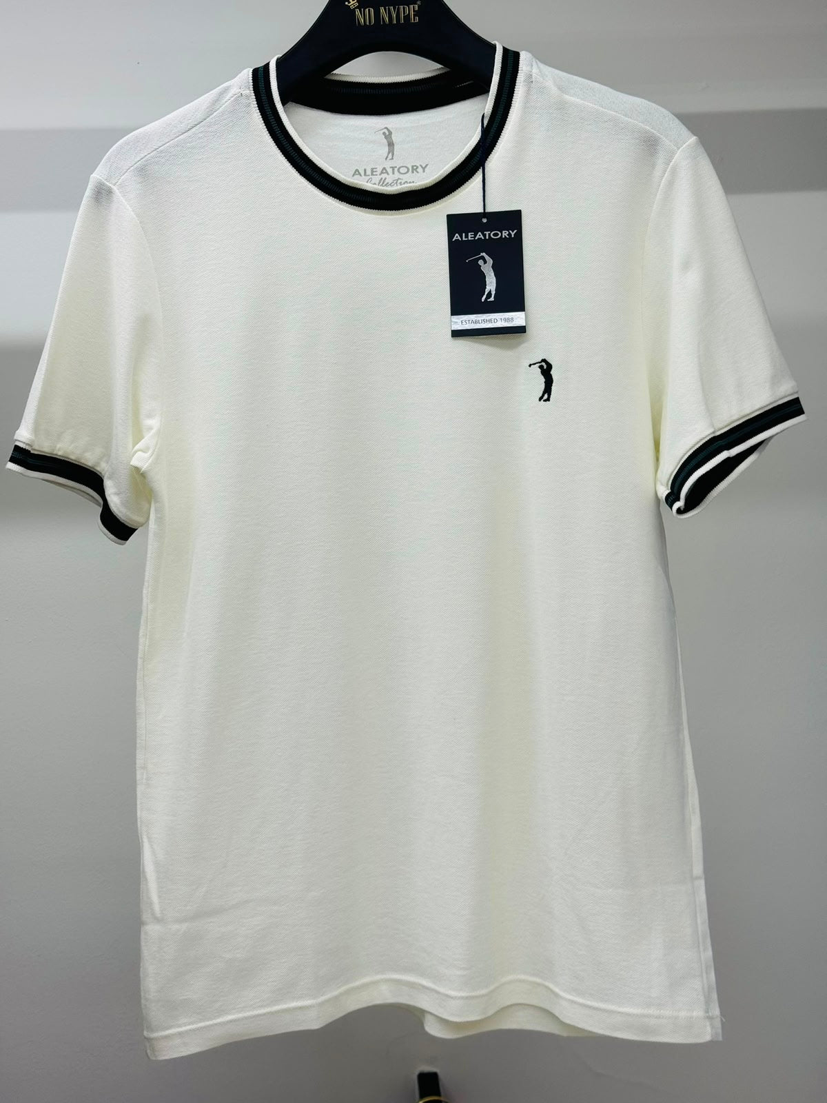 Camiseta Listrada Aleatory  - Branca