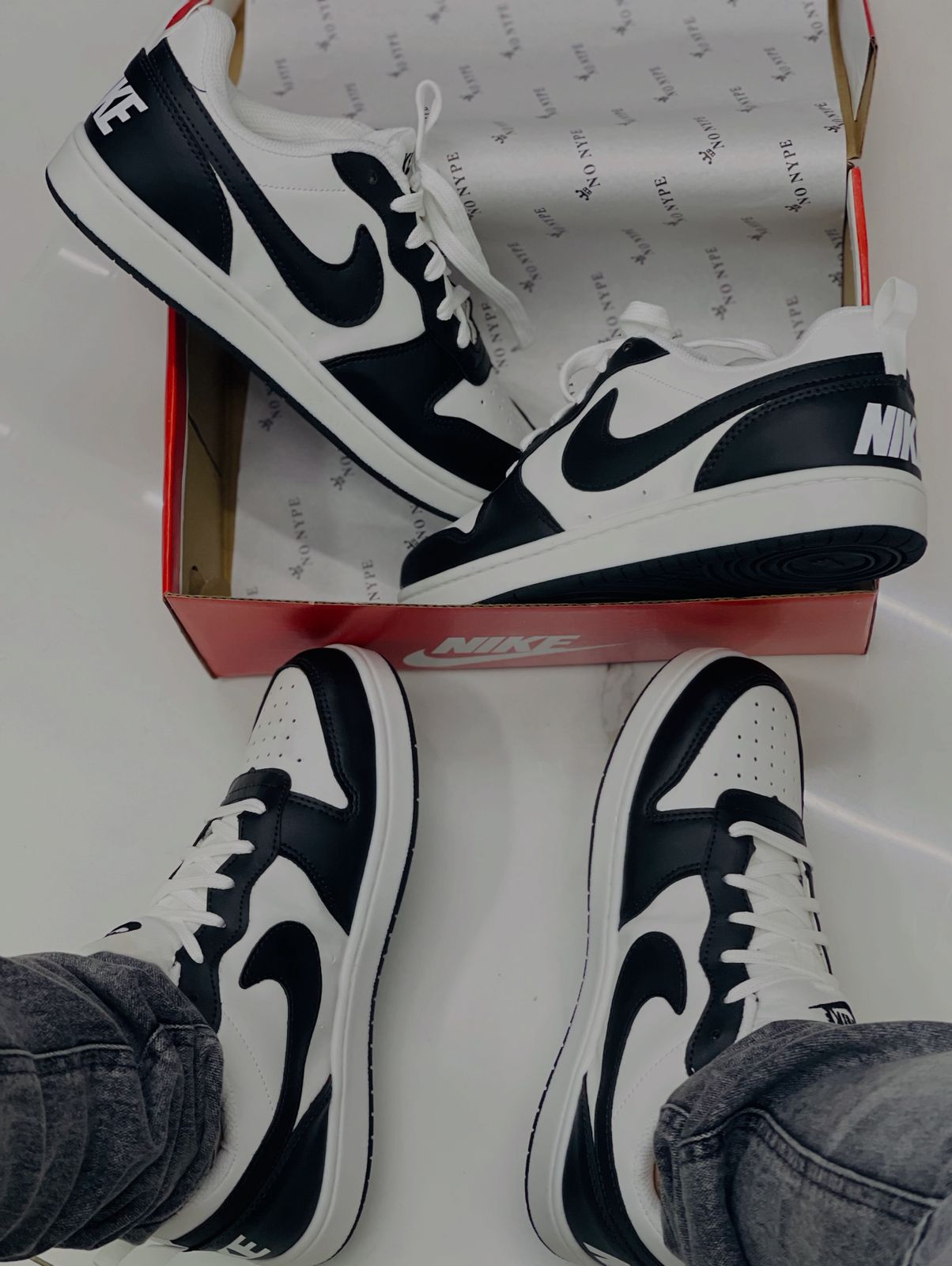 Tênis Nike Court Borough  - Preto e Branco
