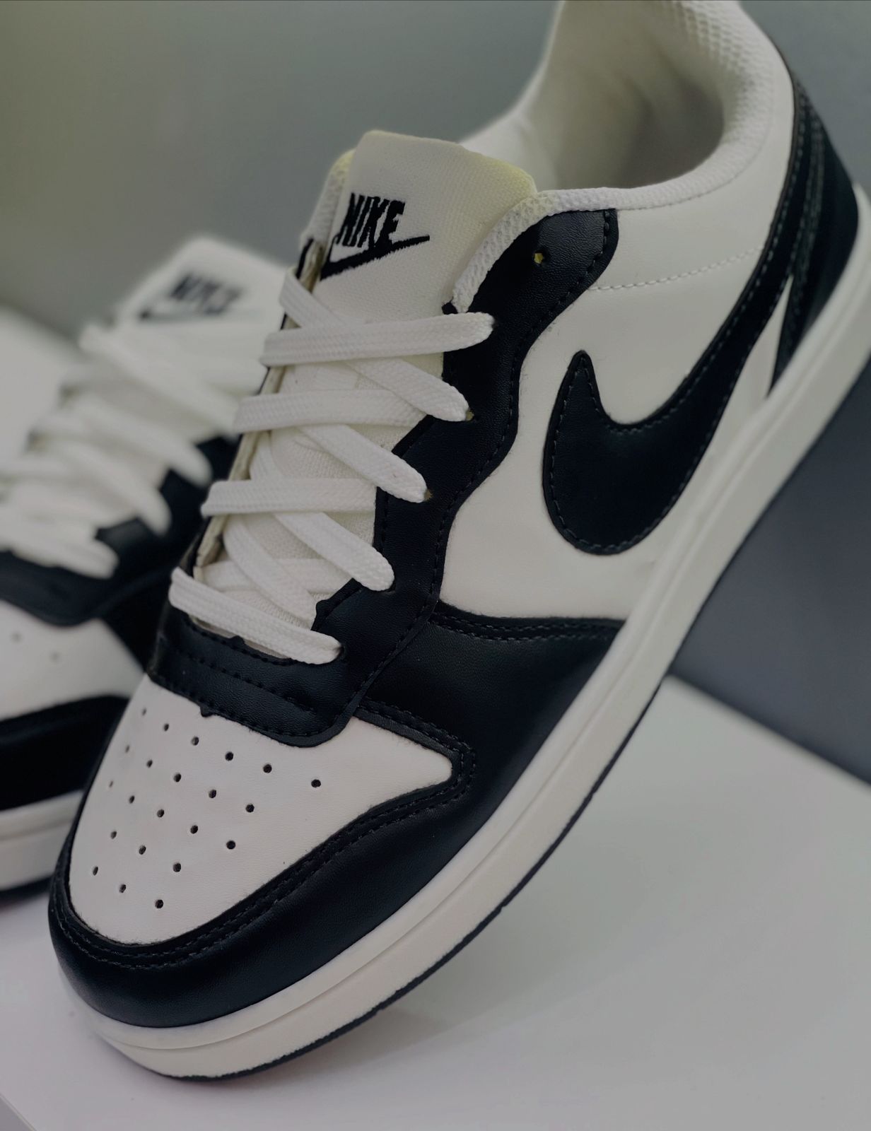 Tênis Nike Court Borough  - Preto e Branco